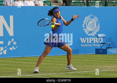 Nottingham Tennis Center, Nottingham, Regno Unito. Il giorno 08 Giugno, 2016. Aegon WTA Nottingham Open Day 5. Lin Zhu della Cina in azione durante la riproduzione con raddoppia il partner Alla Kudryavtseva della Russia Credito: Azione Sport Plus/Alamy Live News Foto Stock