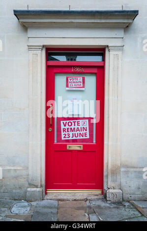 Walcot Street, Bath, Somerset, Regno Unito. 8 Giugno 2016. Digital Signage nella vasca da bagno del partito laburista incoraggia ufficio votazione rimangono il 23 giugno UE referendum. foto di: Credito: Richard Wayman/Alamy Live News Foto Stock