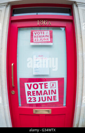 Walcot Street, Bath, Somerset, Regno Unito. 8 Giugno 2016. Digital Signage nella vasca da bagno del partito laburista incoraggia ufficio votazione rimangono il 23 giugno UE referendum. foto di: Credito: Richard Wayman/Alamy Live News Foto Stock