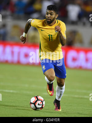 Orlando, Stati Uniti d'America. 8 Giugno, 2016. Brasile del Gabriel compete durante la Copa America torneo del Centenario Gruppo B partita di calcio tra Brasile e Haiti a Orlando, Florida, Stati Uniti il 8 giugno 2016. Il Brasile ha vinto la partita 7-1. Credito: Bao Dandan/Xinhua/Alamy Live News Foto Stock