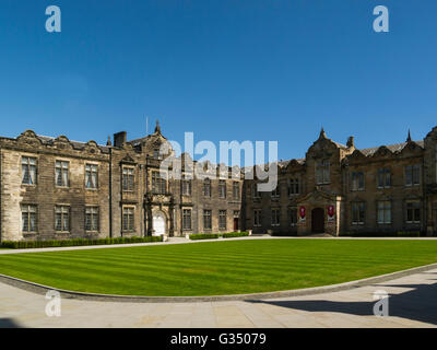 Vista su San Salvator quadrangolo del St Andrews University in Scozia Fife Regno Collegio San Salvator e St Leonard noto come Sallies Quad Foto Stock