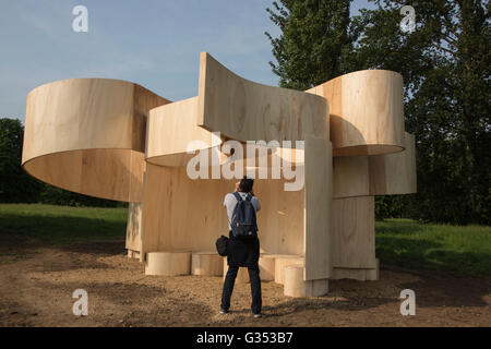 Londra, Regno Unito. Il 7 giugno 2016. Casa estiva di Barkow Leibinger. La Serpentina rivela il completamento delle strutture per la sua architettura di espanso programma per il 2016: la 16th Annual Pavilion progettato da Bjarke Ingels Group (BIG) e quattro recentemente commissionato Estate case da Kunle Adeyemi (NLE), Barkow Leibinger, Yona Friedman e Asif Khan. Il padiglione e case estive sono liberi di vista dal 10 giugno al 9 ottobre 2016. Foto Stock