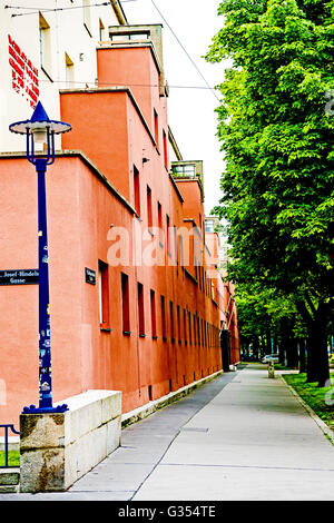 Wohnhauskomplex in Wien, sog. Gemeindebau; Vienna, Austria, 'municipality edificio", basso costo alloggiamento pubblico. Foto Stock