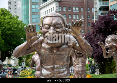 Un-maze-ing risate sculture in bronzo a Morton Park in Vancouver BC, Canada Foto Stock