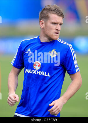 In Irlanda del Nord la Steven Davis durante una sessione di allenamento presso il Parc de Montchervet, Saint-Georges-de-Reneins. Foto Stock