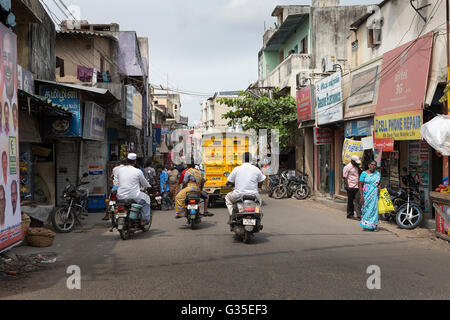 Una strada laterale a Mylapore, Chennai, nello Stato del Tamil Nadu, India, Asia Foto Stock