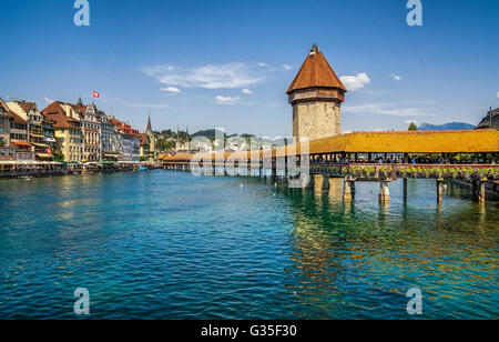 Famosa Cappella del Ponte nel centro storico della città di Lucerna, Svizzera Foto Stock