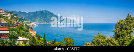 New Scenic 5 posti da cartolina vista della famosa Costiera Amalfitana con il bellissimo Golfo di Salerno, Campania, Italia