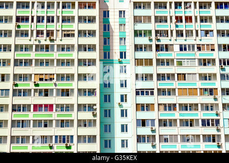 Un nuovo multi-piani edificio residenziale in background Foto Stock