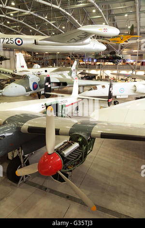 L'interno; "spazio aereo', parte dell'Imperial War Museum Duxford, Cambridgeshire Regno Unito Foto Stock