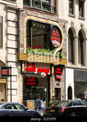 Simit Sarayi Bakery Cafe, Fifth Avenue, New York Foto Stock