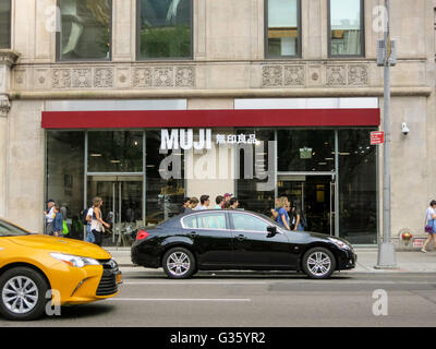 Muji Flagship Store sulla Fifth Avenue, New York Foto Stock
