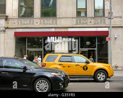 Muji Flagship Store sulla Fifth Avenue, New York Foto Stock