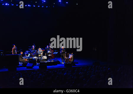 Il 7 giugno 2016. Festival della voce - Van Morrison - Wales Millennium Centre Van Morrison effettuando al Wales Millennium Centre di Cardiff durante th Foto Stock