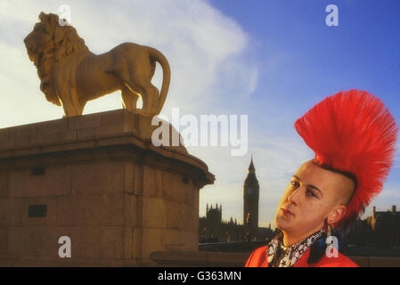 Matt Belgrano 'gentleman punk' al di fuori del Parlamento. Londra. In Inghilterra. Regno Unito. Europa Foto Stock