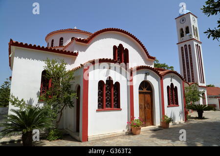 Una chiesa greco ortodossa in Spilia, Creta, Grecia Foto Stock