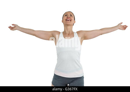 Atleta femminile in piedi con le braccia tese Foto Stock