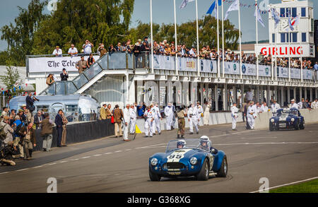 La Shelby Cobra Daytona Coupe Parade sulla griglia di partenza al 2015 Goodwood, Sussex, Regno Unito. Foto Stock