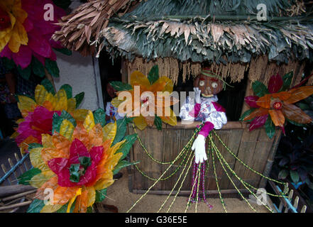 Lucban Filippine Pahiyas Festival. Finestre decorate per Festival in onore del santo patrono dei contadini San Isidore il lavoratore Foto Stock