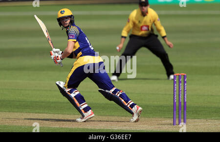 Glamorgan's Aneurin Donald batte durante la One Day Cup, South Division match allo stadio SSE SWALEC di Cardiff. PREMERE ASSOCIAZIONE foto. Data immagine: Mercoledì 8 giugno 2016. Guarda la storia della PA CRICKET Glamorgan. Il credito fotografico dovrebbe essere: David Davies/PA Wire. Foto Stock