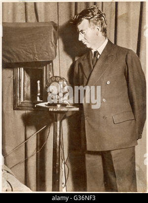 John Logie Baird (1888-1946), inventore scozzese, che ha inventato la televisione. Data: circa 1930 Foto Stock