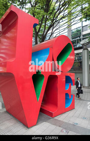 Amore scultura, Shinjuku, Tokyo, Giappone Foto Stock