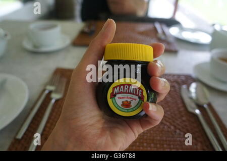 Un vaso britannico di marmite su una tabella breafkast in un boutique hotel a Kandy, Sri Lanka Foto Stock