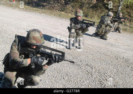 Eurocorps, multinazionale europea esercito, fanteria francese patrol Foto Stock