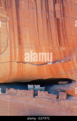 Casa bianca rovine (Le Rovine Anasazi), Canyon De Chelly National Monument, Arizona, U.S.A. Foto Stock