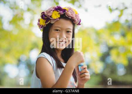 Ragazza con bubble wand Foto Stock