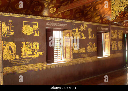 Stupa dorato di Wat Zom Kham / Wat Jom Kham, tempio buddista, Keng Tung / Kengtung, Stato Shan, Myanmar / Birmania Foto Stock