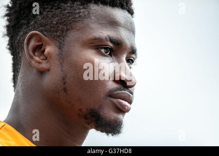 Sayouba Mande Portiere per la Costa d Avorio nazionale della squadra di gioco del calcio " gli elefanti' nella sessione di formazione. Abidjan, Costa d'Avorio. Foto Stock