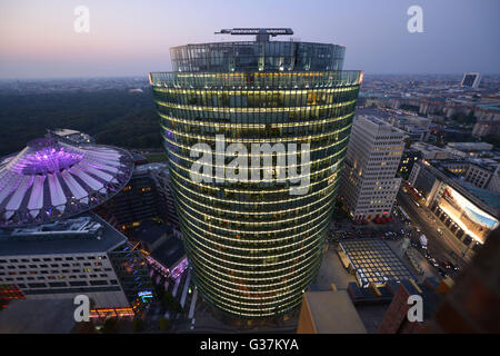 Bahn Tower, Potsdamer Platz e il Tiergarten di Berlino, Deutschland Foto Stock