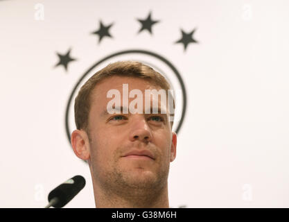 Evian, Francia. 09 Giugno, 2016. In Germania il portiere Manuel Neuer partecipa a una conferenza stampa del tedesco della nazionale di calcio in media center vicino a team hotel a Evian, Francia, 09 giugno 2016. La UEFA EURO 2016 avrà luogo dal 10 giugno al 10 luglio 2016 in Francia. Credito: dpa picture alliance/Alamy Live News Foto Stock