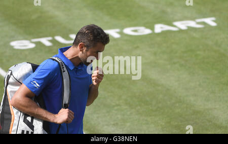 Stuttgart, Germania. 09 Giugno, 2016. Marin CILIC di Croazia reagisce dopo la sua perdita contro STEPANEK: risultati nei della Repubblica ceca durante l'ATP torneo di tennis presso il Weissenhof a Stoccarda, Germania, 09 giugno 2016. Foto: MARIJAN MURAT/dpa/Alamy Live News Foto Stock