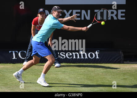 Stuttgart, Germania. 09 Giugno, 2016. John Millman dell Australia gioca contro Martin Del Potro di Argentina durante l'ATP torneo di tennis presso il Weissenhof a Stoccarda, Germania, 09 giugno 2016. Foto: MARIJAN MURAT/dpa/Alamy Live News Foto Stock