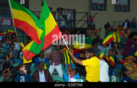 Oslo, Norvegia. 09 Giugno, 2016. Diamond League Bislett Games. Tifosi godere l'atmosfera durante la IAAF Diamond League tenutasi presso la Exxon Mobil Bislett Games di Oslo, Norvegia. Credito: Azione Sport Plus/Alamy Live News Foto Stock