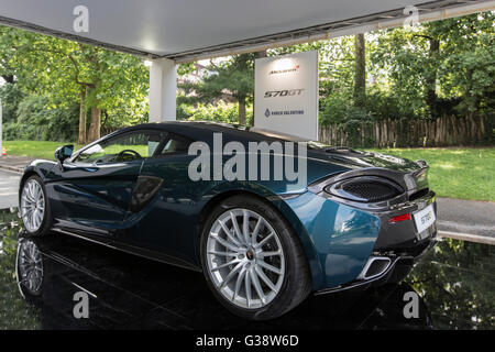 Torino, Italia. 09 Giugno, 2016. Torino car show,dal 8 al 12 giugno 2016. McLaren 570 GT Credito: RENATO VALTERZA/Alamy Live News Foto Stock