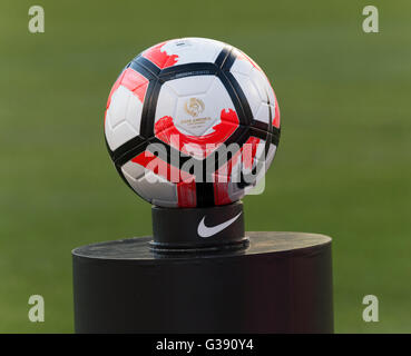 Philadelphia, PA, Stati Uniti d'America. Il 9 giugno, 2016. FIFA Palla ufficiale da Nike sul display prima di Copa America Centenario gioco tra Venezuela e Uruguay. Il Venezuela ha vinto 1 - 0 Credito: lev radin/Alamy Live News Foto Stock