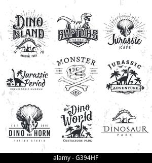 Grande dinosauro Logo vettoriale Set. Triceratops t-shirt illustrazione del concetto. Rapaci insegne di sicurezza Design modello. Vintage Giurassico etichette. Il parco a tema badges Illustrazione Vettoriale