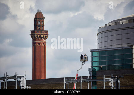 HM Prison Manchester (comunemente noto come Strangeways) è una ad alta sicurezza carcere maschile a Manchester in Inghilterra, azionato dalla sua Maje Foto Stock