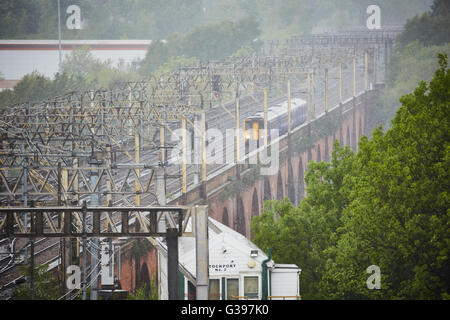 Avvicinando Stockport stazione ferroviaria Foto Stock