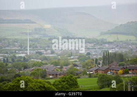 Glossop valley il camino in leghe di ferro Glossop lo skyline di picco elevata Glossop è una città di mercato nelle High Peak, Derbyshire, E Foto Stock