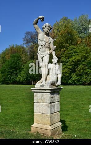 Xviii secolo statua di Bacco all'interno Querini parco pubblico nel centro di Vicenza Foto Stock