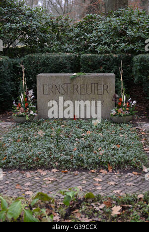 Grab, Ernst Reuter, Waldfriedhof, Potsdamer Chaussee, Zehlendorf, Berlino, Deutschland Foto Stock