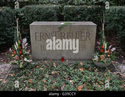 Grab, Ernst Reuter, Waldfriedhof, Potsdamer Chaussee, Zehlendorf, Berlino, Deutschland Foto Stock