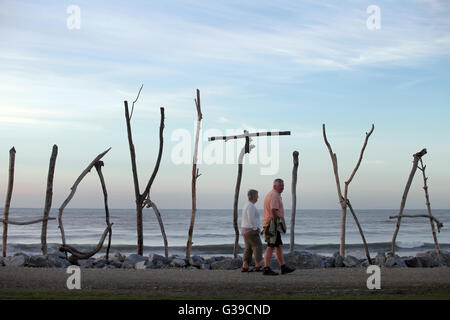Driftwood segno sulla spiaggia di Hokitika West Coast NZ Foto Stock