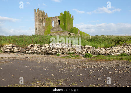 Il castello di Ballycarberry, vicino a Cahersiveen, Ring of Kerry, Irlanda Foto Stock