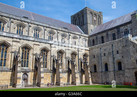 Il lato della Cattedrale di Winchester, Winchester, Inghilterra Foto Stock