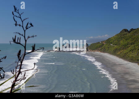 Spiaggia scena tra Westpost e Greymouth, Costa Ovest Foto Stock